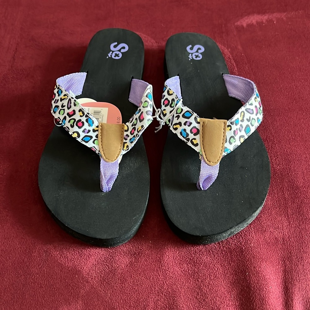 NWT Color leopard thong sandals (size M)